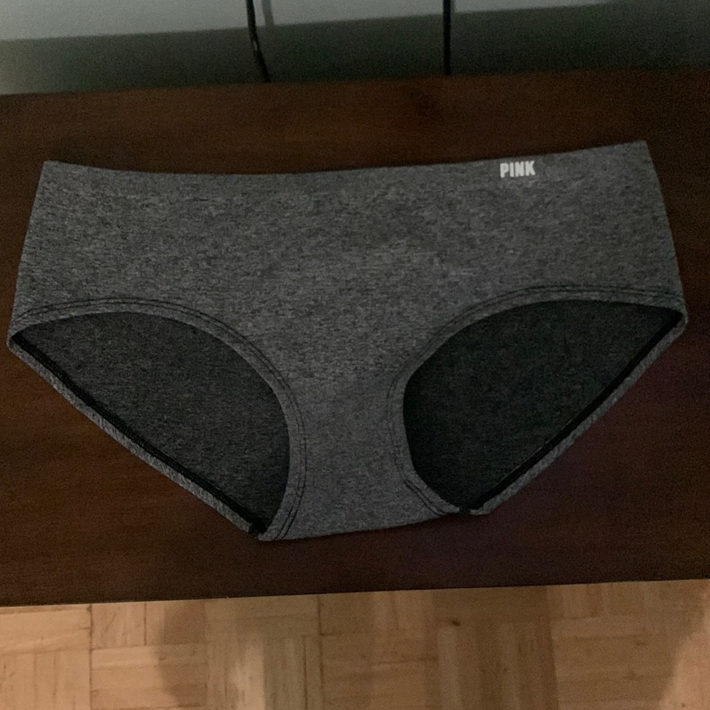 Selling pink underwear VS nwt any questions ask 😊💕